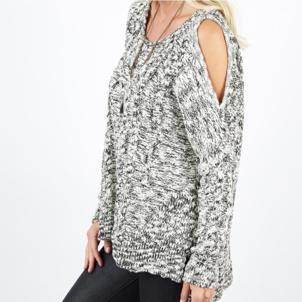 Evereve Cold Shoulder Sweater